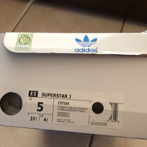 adidas Shoes - Adidas Superstar kids size 5 = women’s 7 adidas Shoes - Adidas Superstar kids size 5 = women’s 7